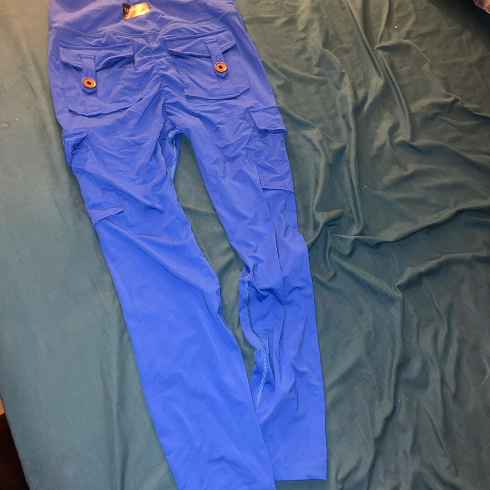 Firm abs medium blue cargo scrunch booty legging